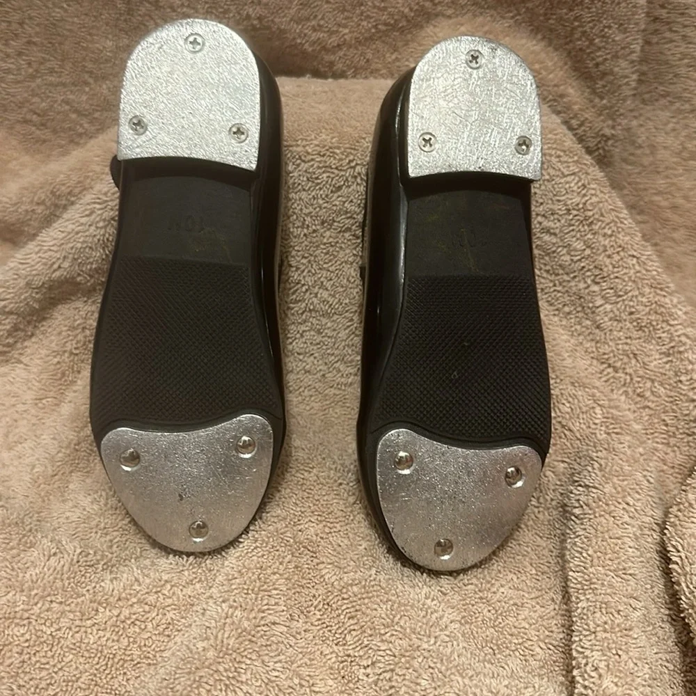 Girl’s Tap Shoes Black Patent Leather-self adjusting strap Size 10M